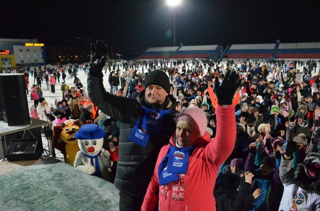 «Вечер на коньках»: более 20 тысяч оренбуржцев вышли на ледовые площадки города